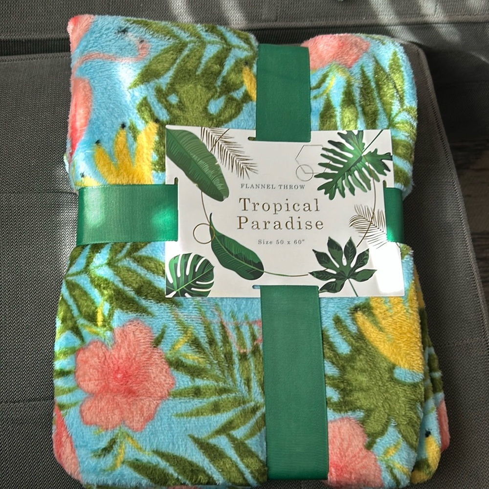 Tropical paradise flannel throw 50 x 60 NWT